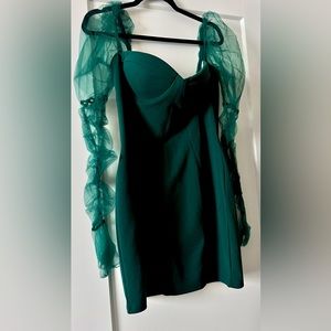 Beautiful green dress with lace sleeves